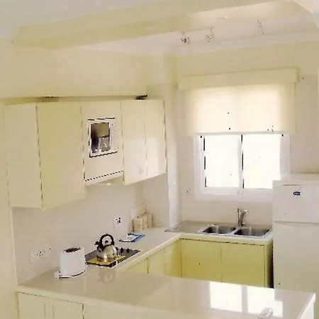 Paphinia Seaview פאפוס